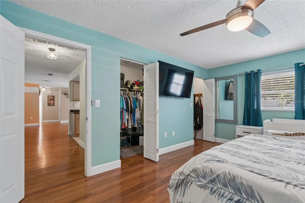 416 Maplewood Drive Oldsmar FL 34677
