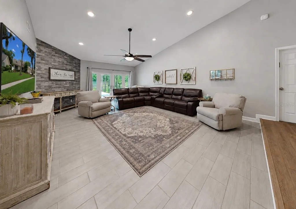 2517 Mason Oaks Drive Valrico FL 33596