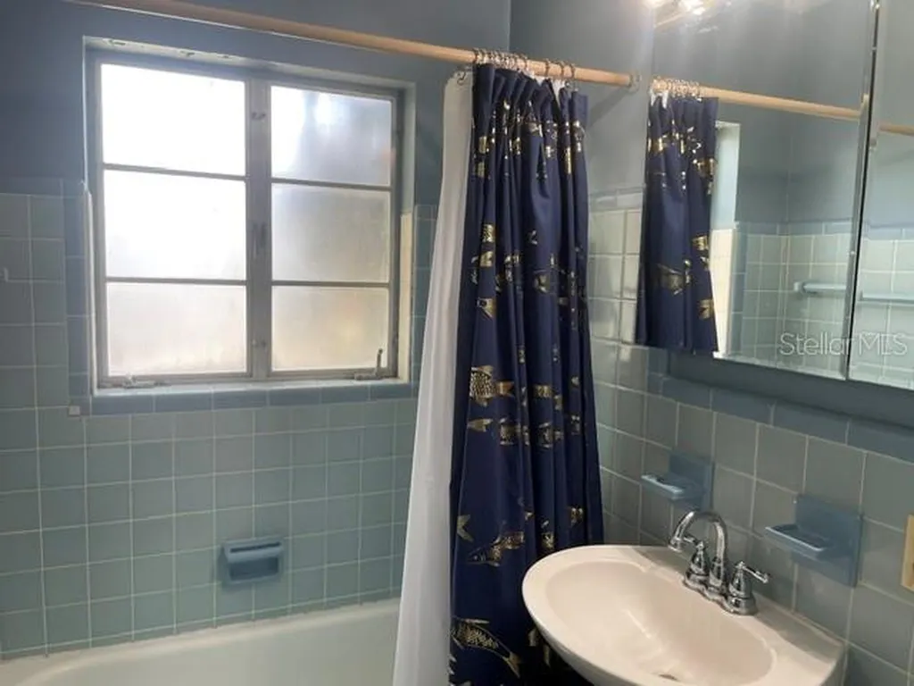 3752 Benson Avenue N St Petersburg FL 33713
