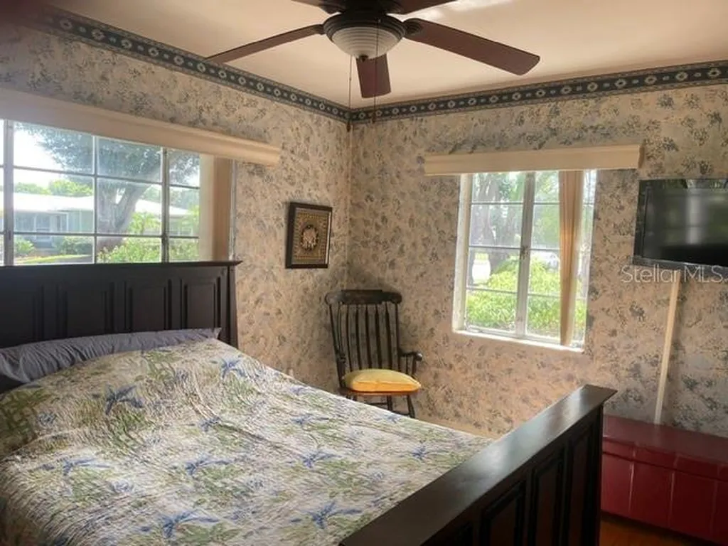 3752 Benson Avenue N St Petersburg FL 33713