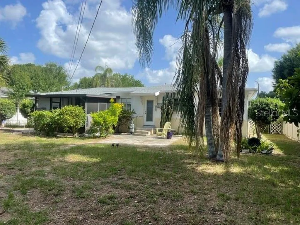 3752 Benson Avenue N St Petersburg FL 33713