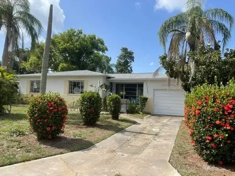 3752 Benson Avenue N St Petersburg FL 33713