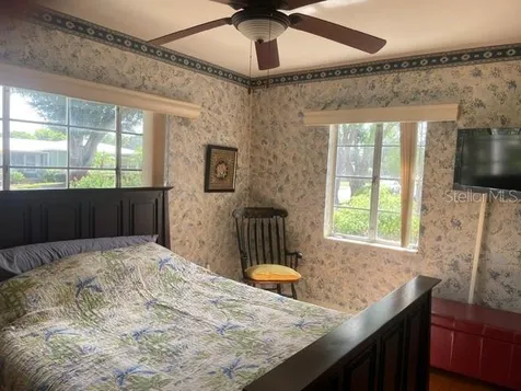 3752 Benson Avenue N St Petersburg FL 33713
