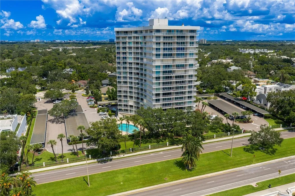 2611 Bayshore Boulevard Tampa FL 33629