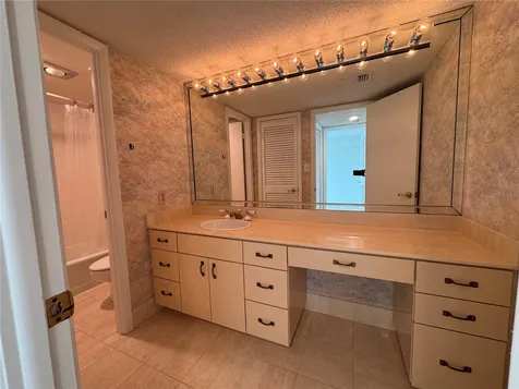 2611 Bayshore Boulevard Tampa FL 33629