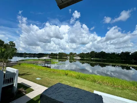 4140 Dolphin Drive Tampa FL 33617
