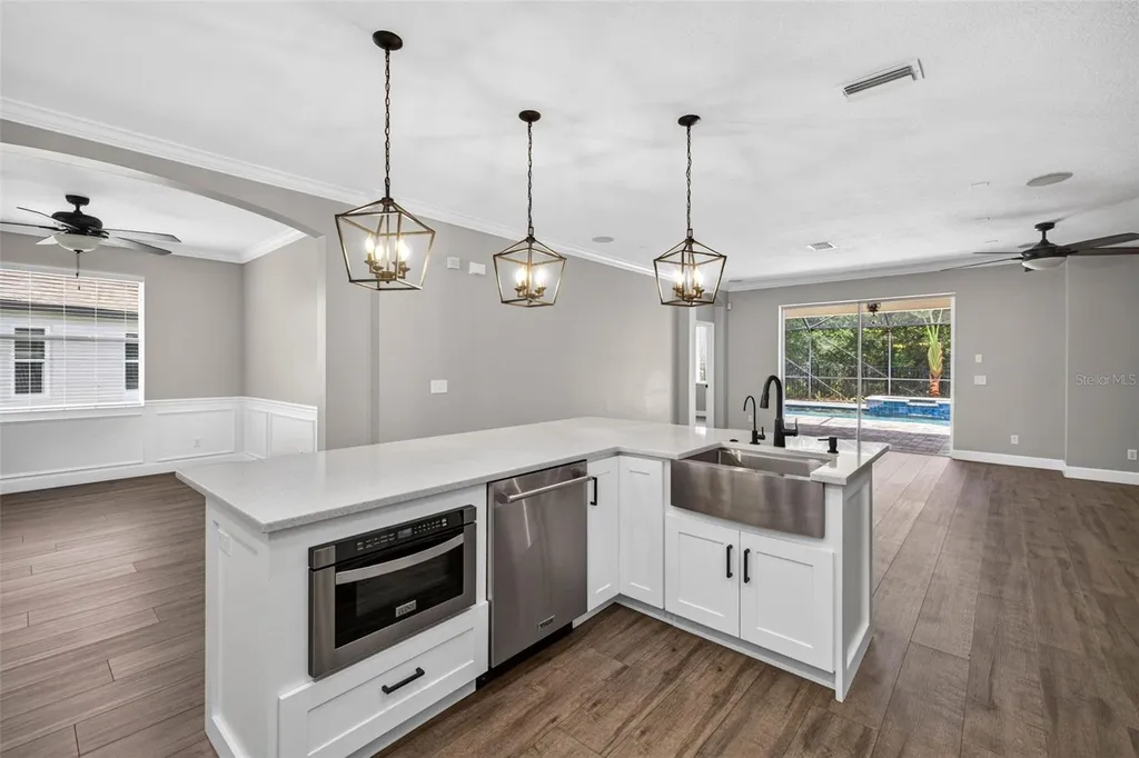 6135 Whimbrelwood Drive Lithia FL 33547