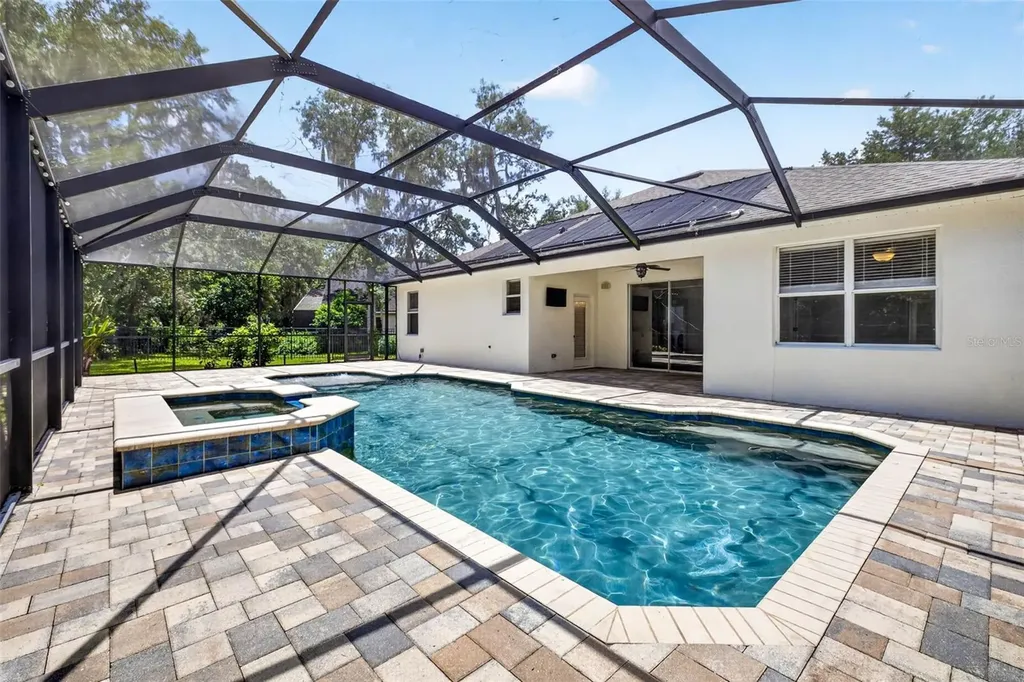 6135 Whimbrelwood Drive Lithia FL 33547