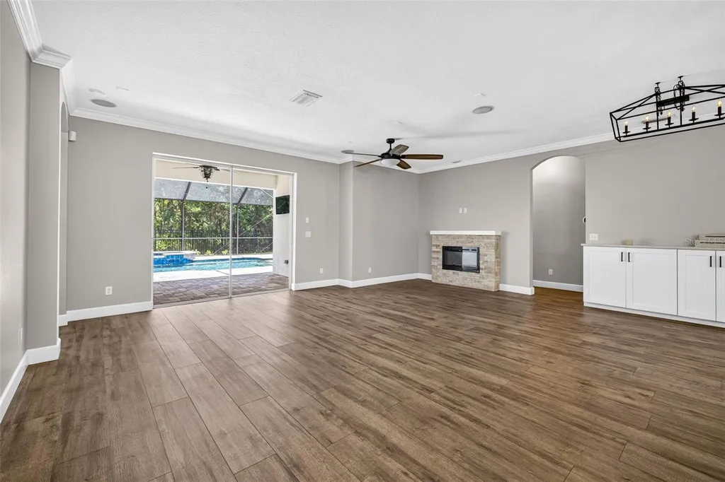 6135 Whimbrelwood Drive Lithia FL 33547