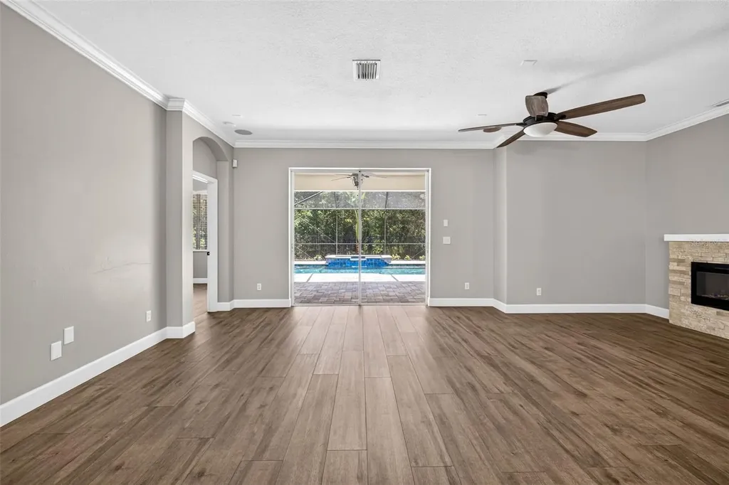 6135 Whimbrelwood Drive Lithia FL 33547