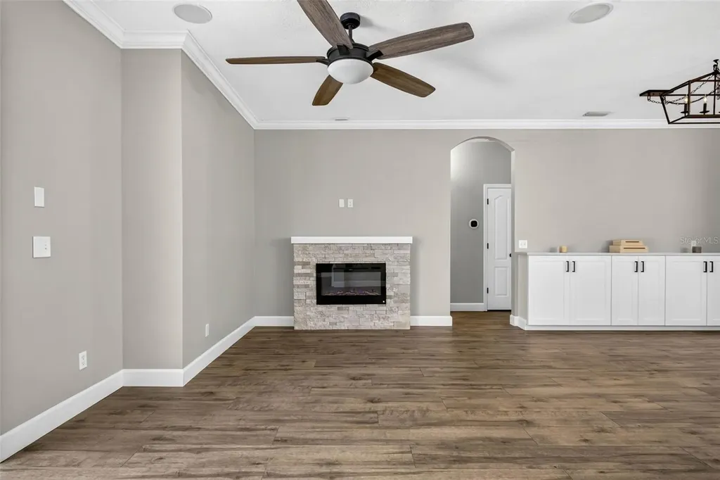6135 Whimbrelwood Drive Lithia FL 33547