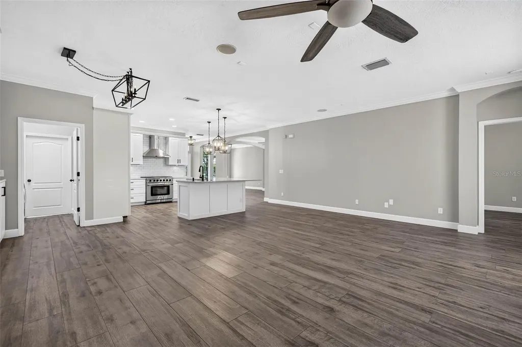 6135 Whimbrelwood Drive Lithia FL 33547