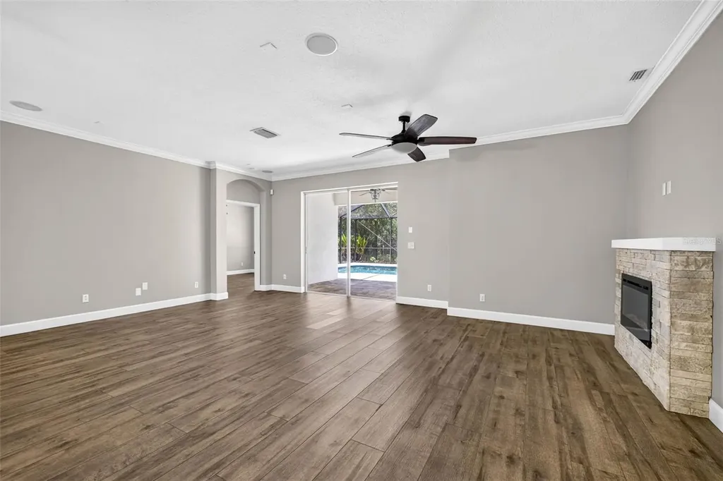 6135 Whimbrelwood Drive Lithia FL 33547