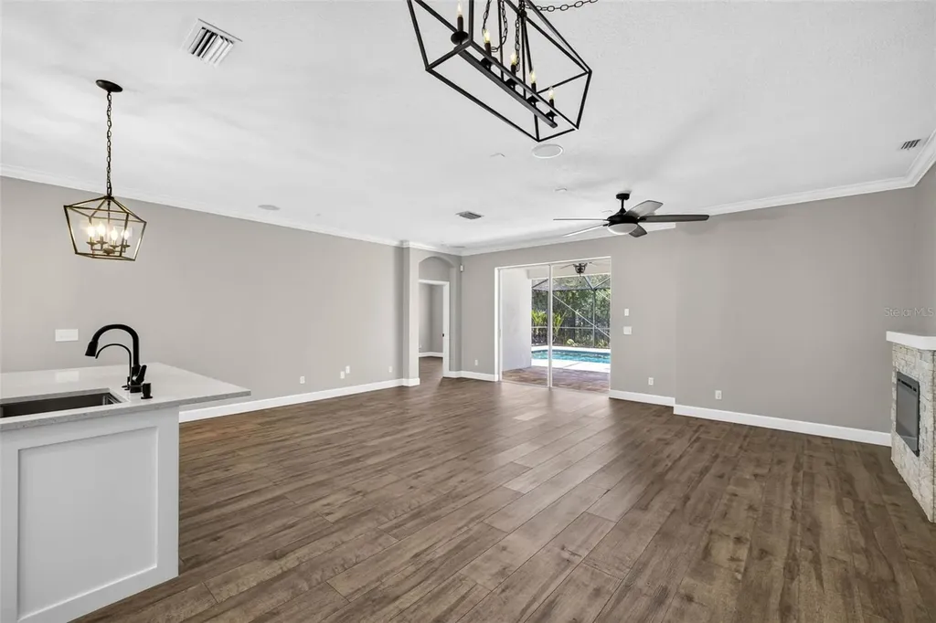 6135 Whimbrelwood Drive Lithia FL 33547
