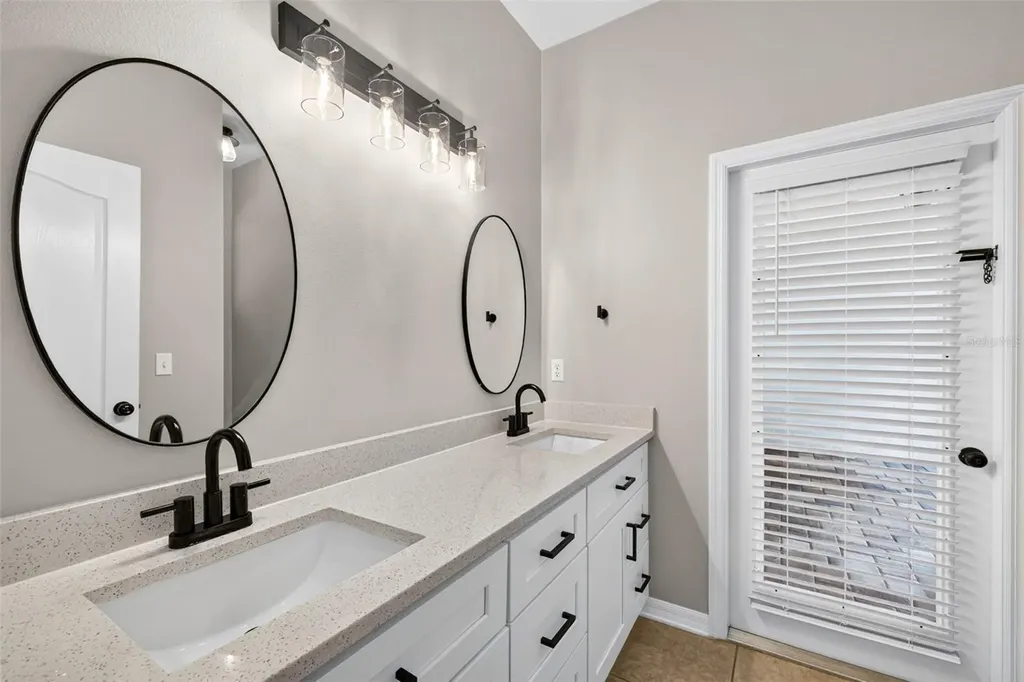 6135 Whimbrelwood Drive Lithia FL 33547