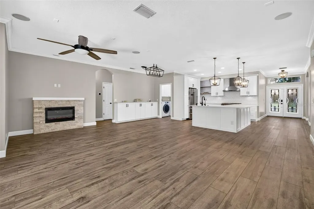 6135 Whimbrelwood Drive Lithia FL 33547