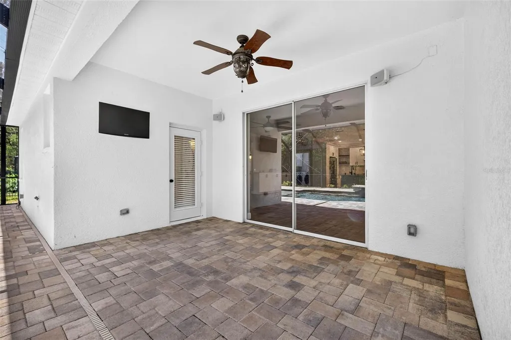 6135 Whimbrelwood Drive Lithia FL 33547