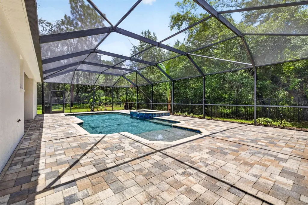 6135 Whimbrelwood Drive Lithia FL 33547
