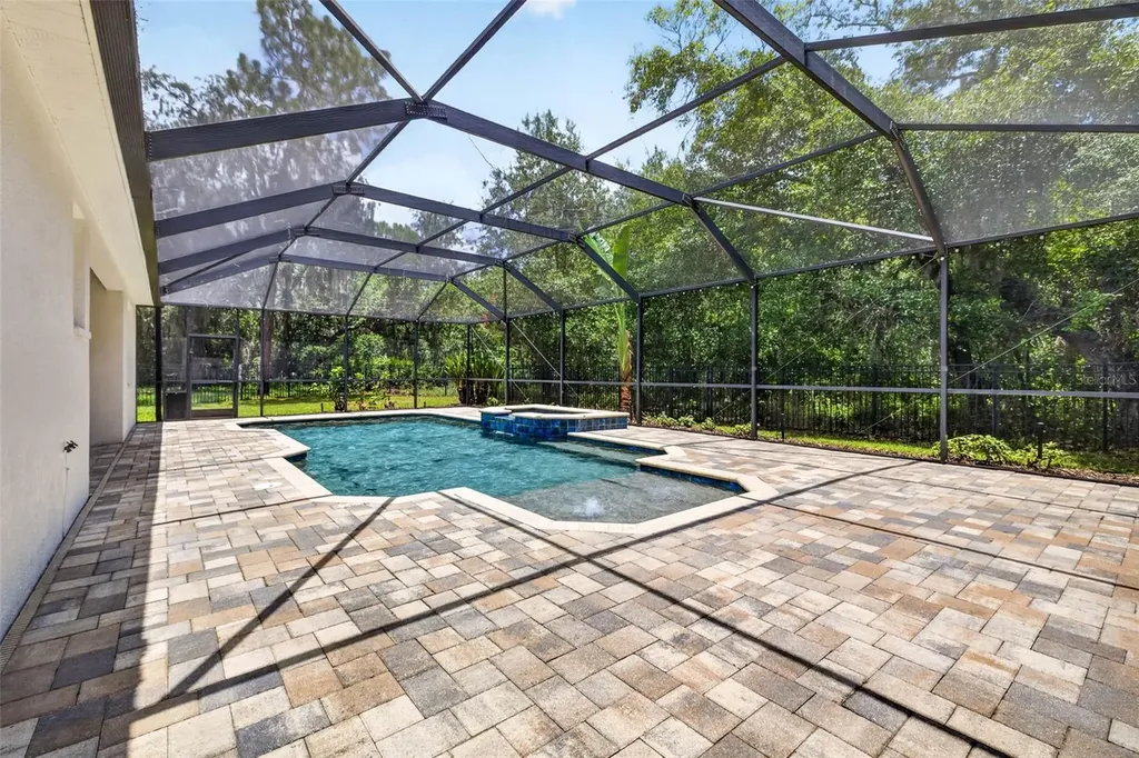 6135 Whimbrelwood Drive Lithia FL 33547