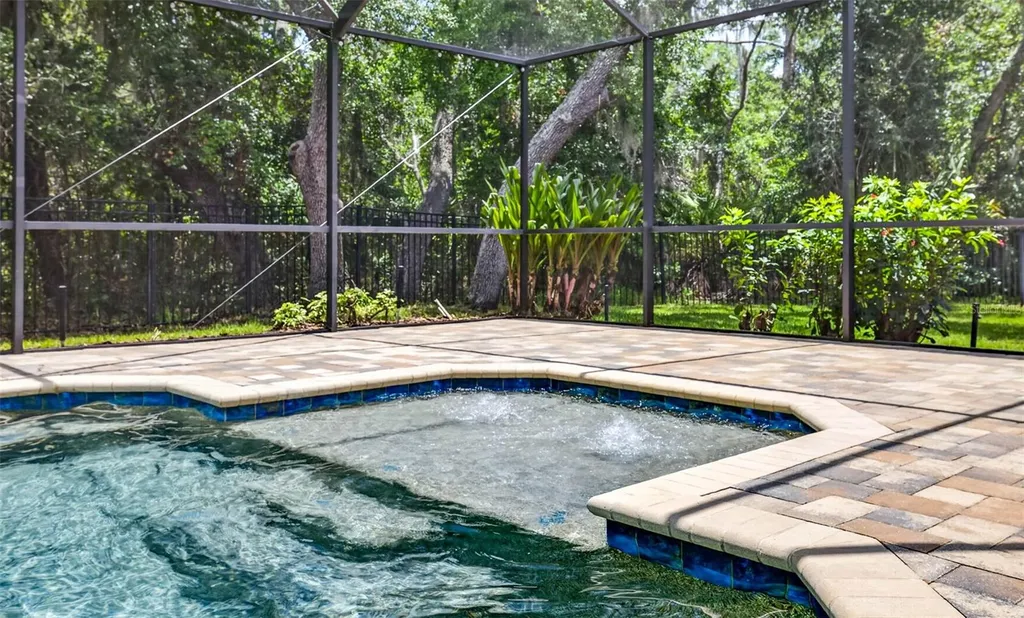 6135 Whimbrelwood Drive Lithia FL 33547