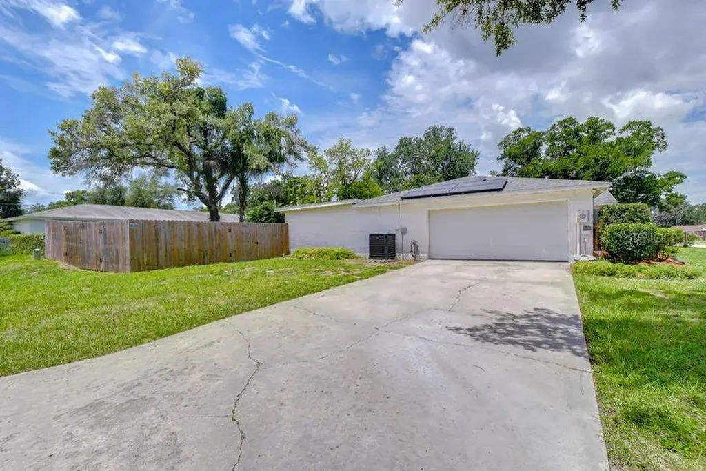 601 Larrie Ellen Way Brandon FL 33511