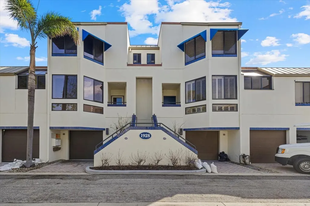 1928 Harbourside Drive Longboat Key FL 34228