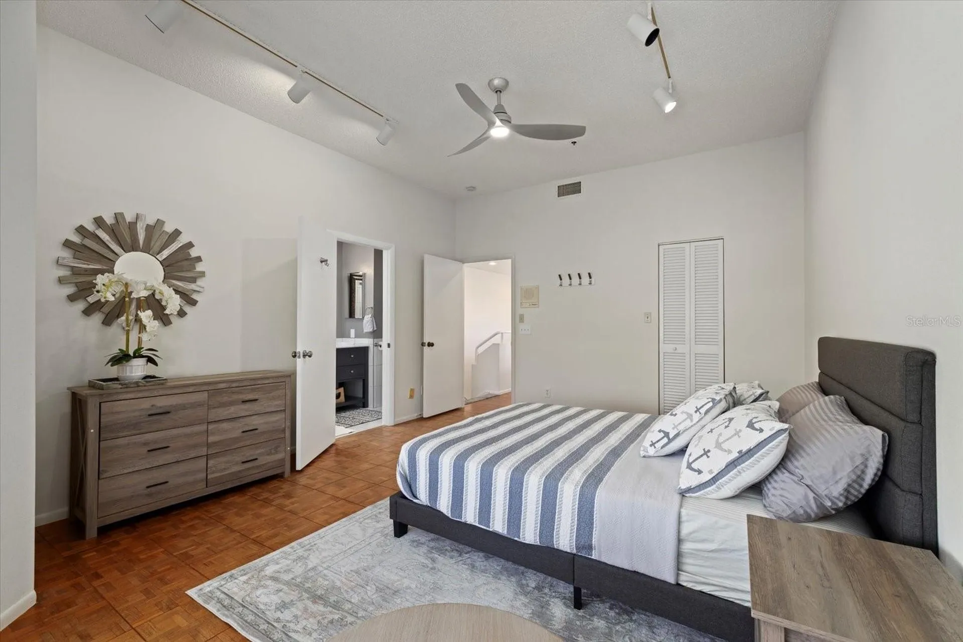 1928 Harbourside Drive Longboat Key FL 34228