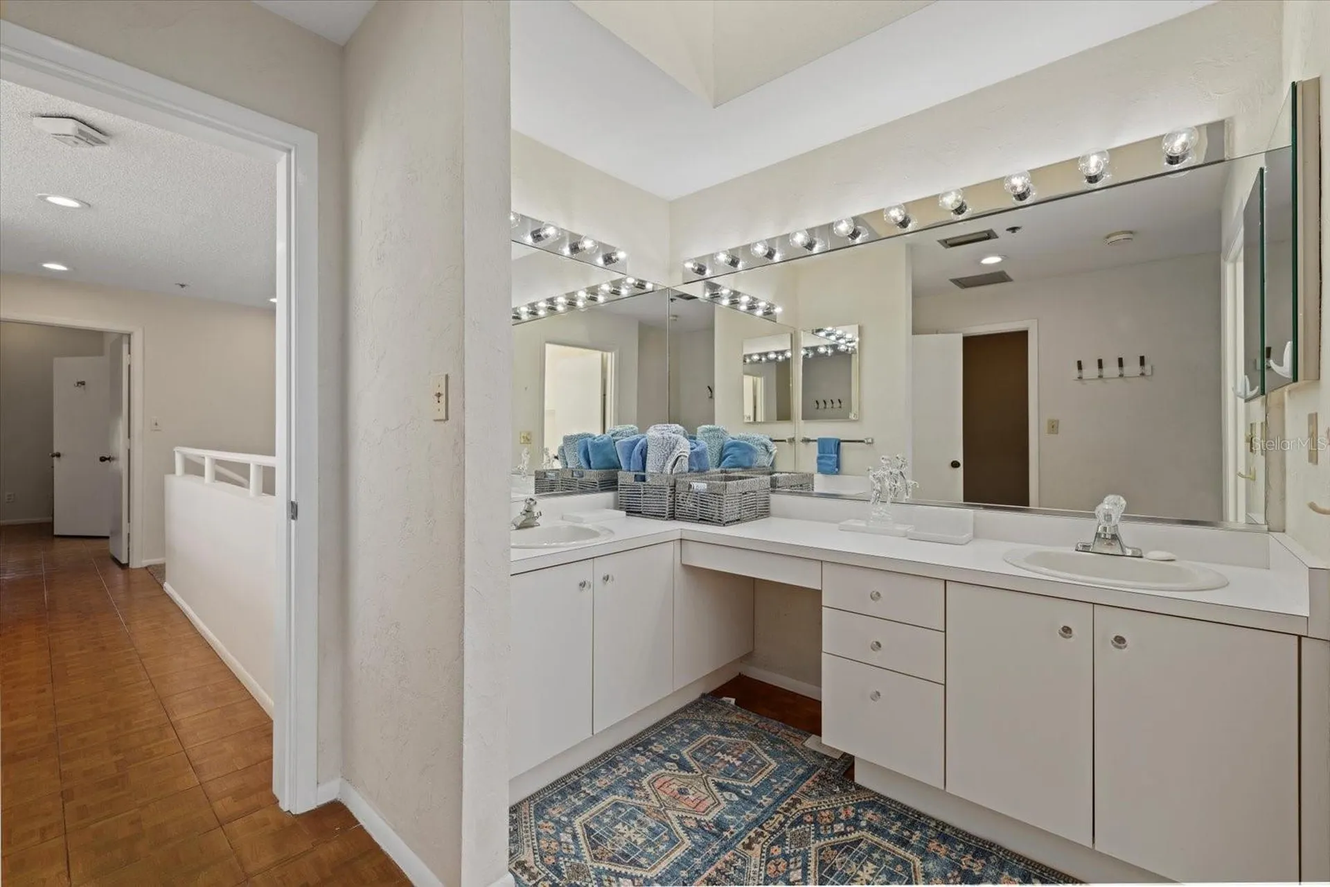 1928 Harbourside Drive Longboat Key FL 34228