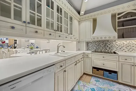 1928 Harbourside Drive Longboat Key FL 34228