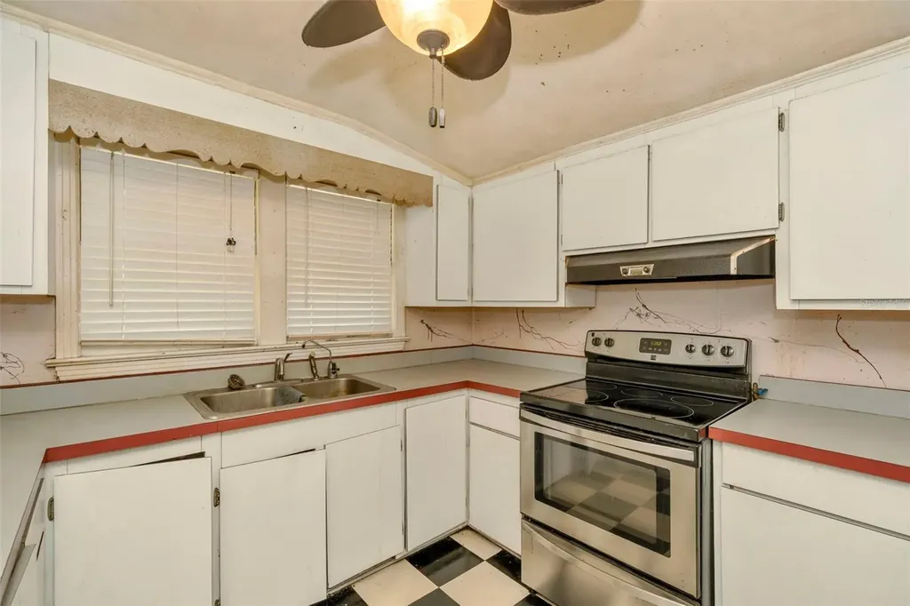 3232 Moores Lake Road Dover FL 33527