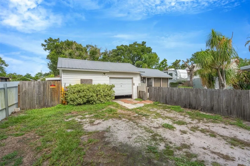 3232 Moores Lake Road Dover FL 33527