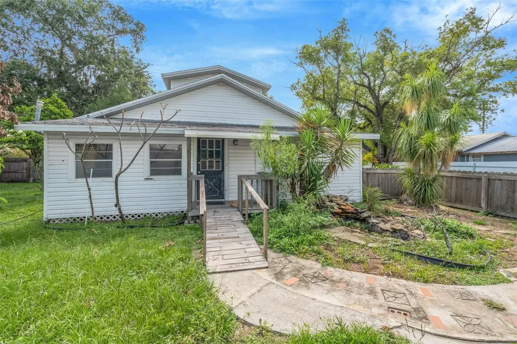 3232 Moores Lake Road Dover FL 33527