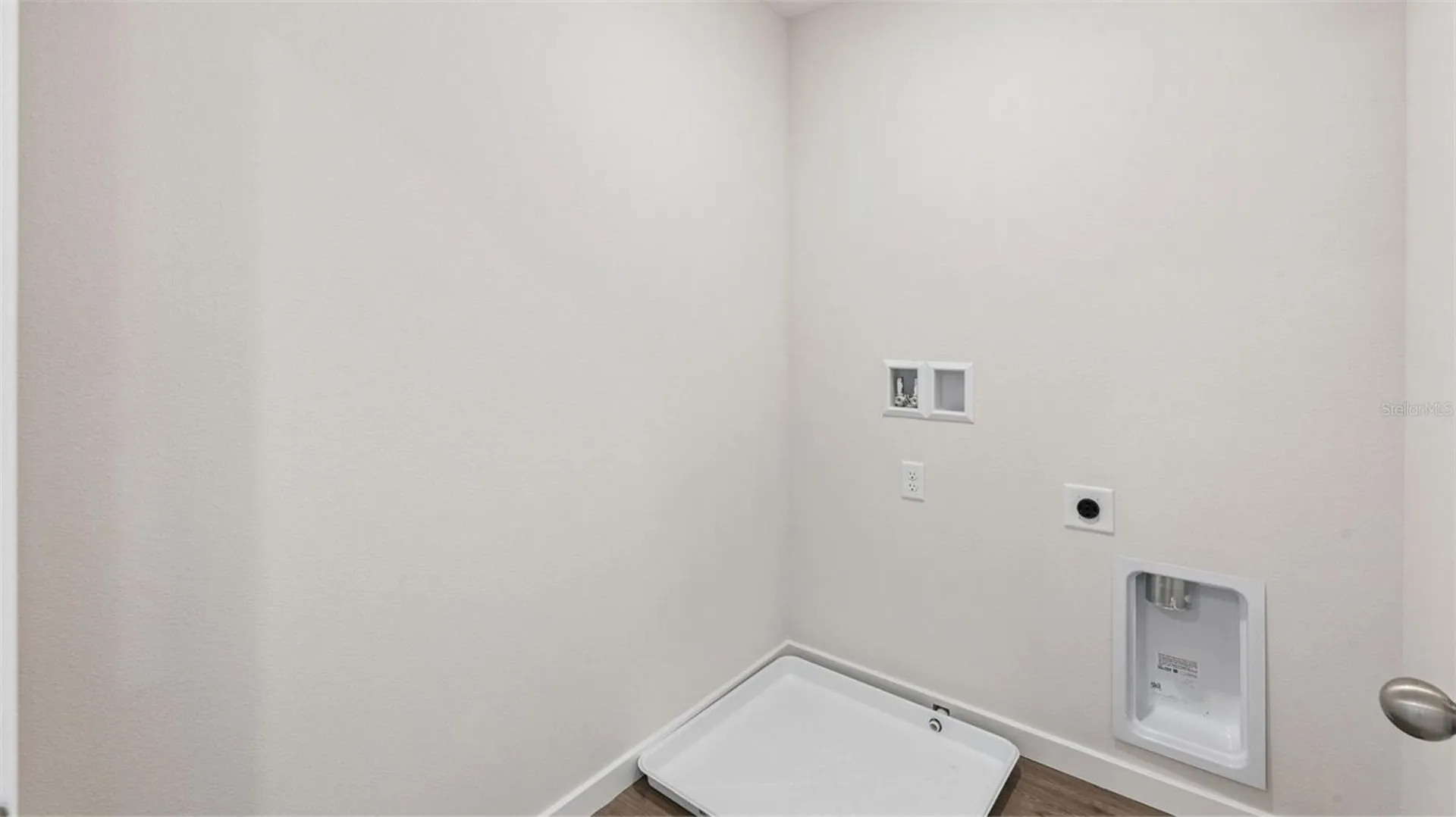 988 Pinewood Street Kissimmee FL 34744