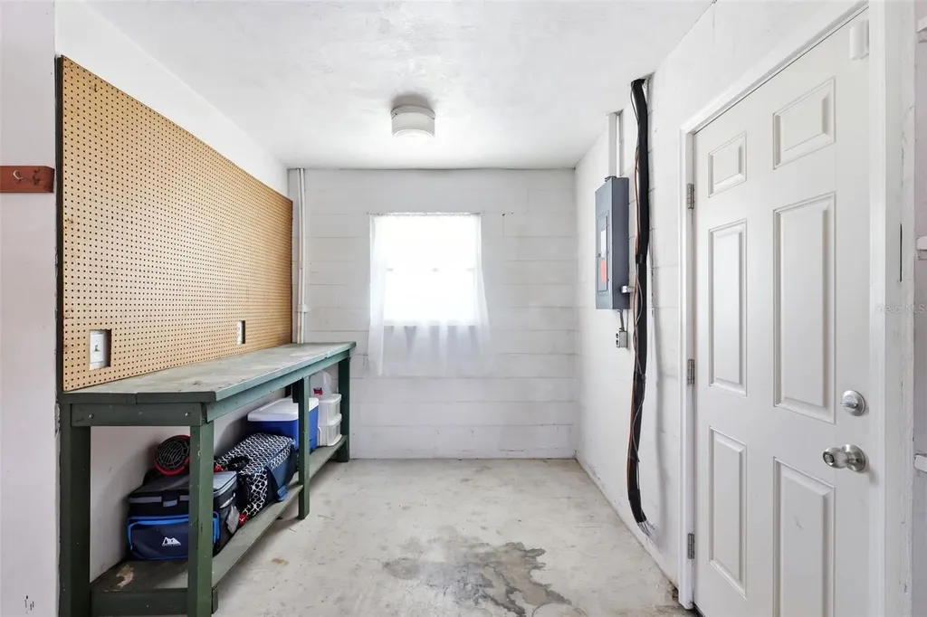 411 S Brooks Avenue Deland FL 32720