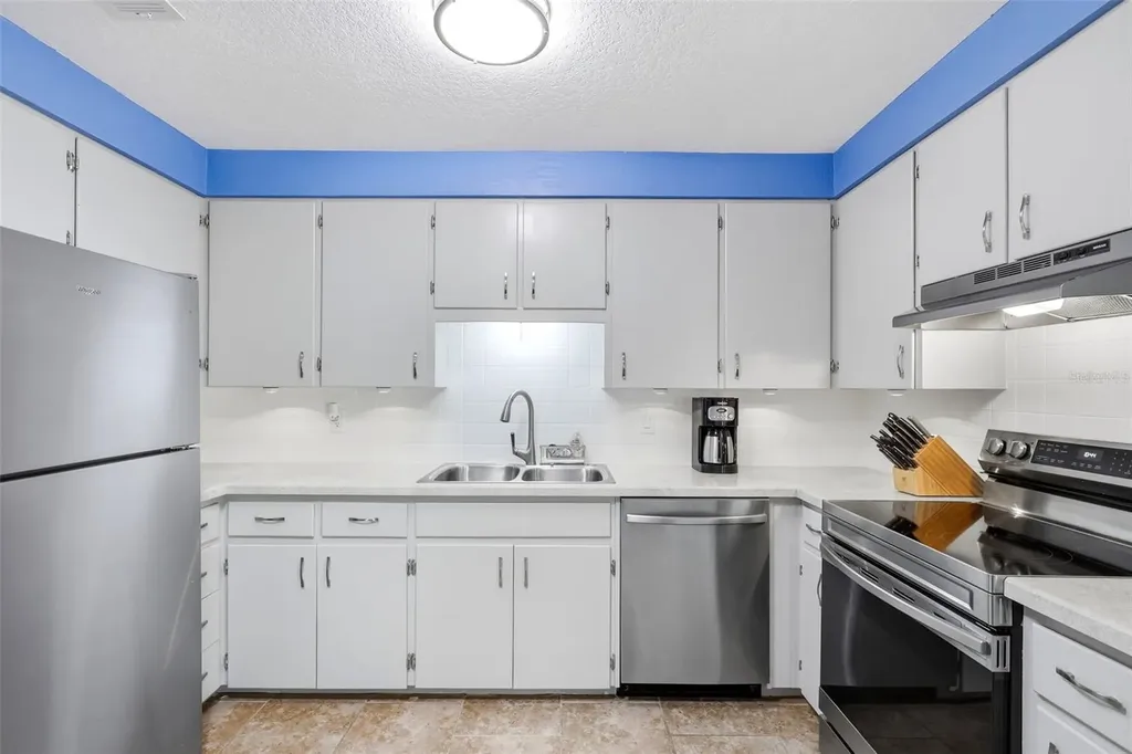 411 S Brooks Avenue Deland FL 32720