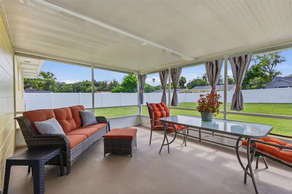 411 S Brooks Avenue Deland FL 32720