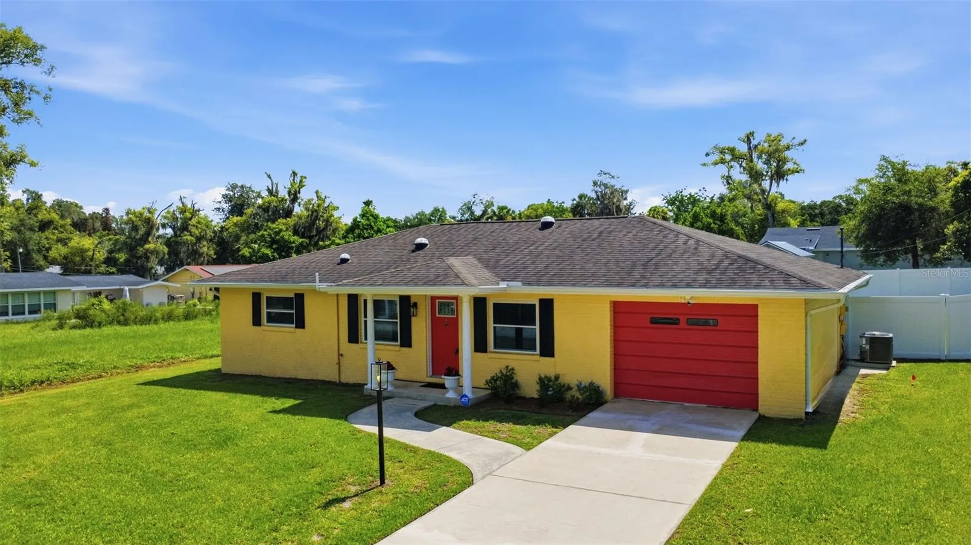 411 S Brooks Avenue Deland FL 32720