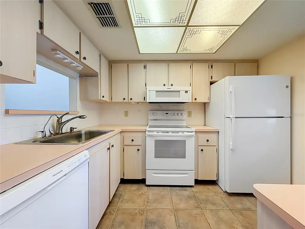 2465 Northside Drive Clearwater FL 33761