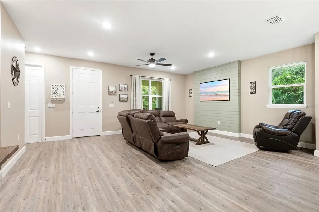 425 Spring Garden Avenue De Leon Springs FL 32130