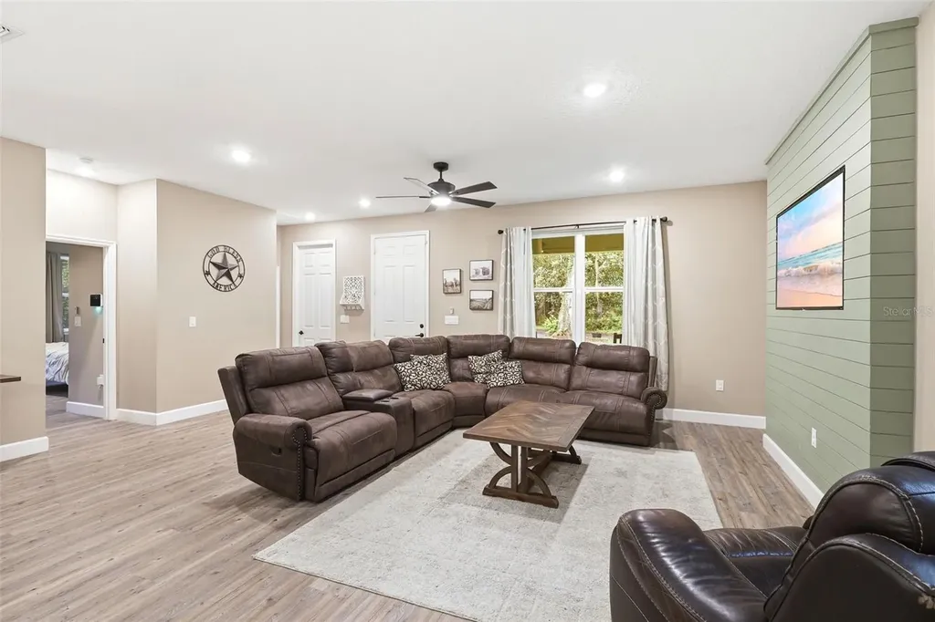 425 Spring Garden Avenue De Leon Springs FL 32130