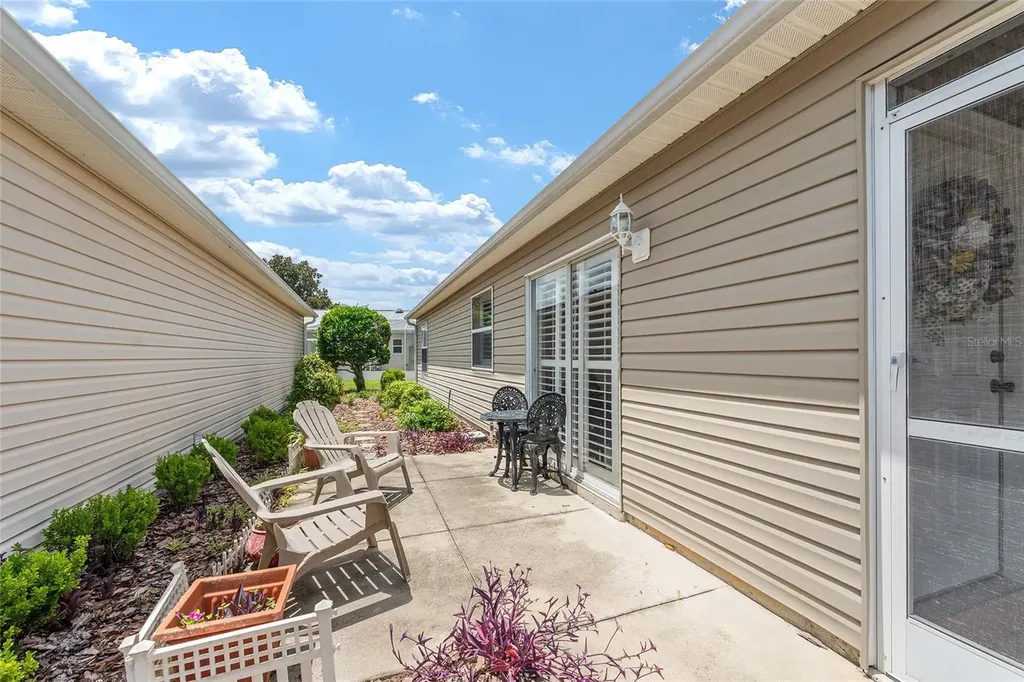 2734 Moncayo Avenue The Villages FL 32162