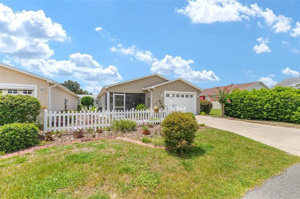 2734 Moncayo Avenue The Villages FL 32162