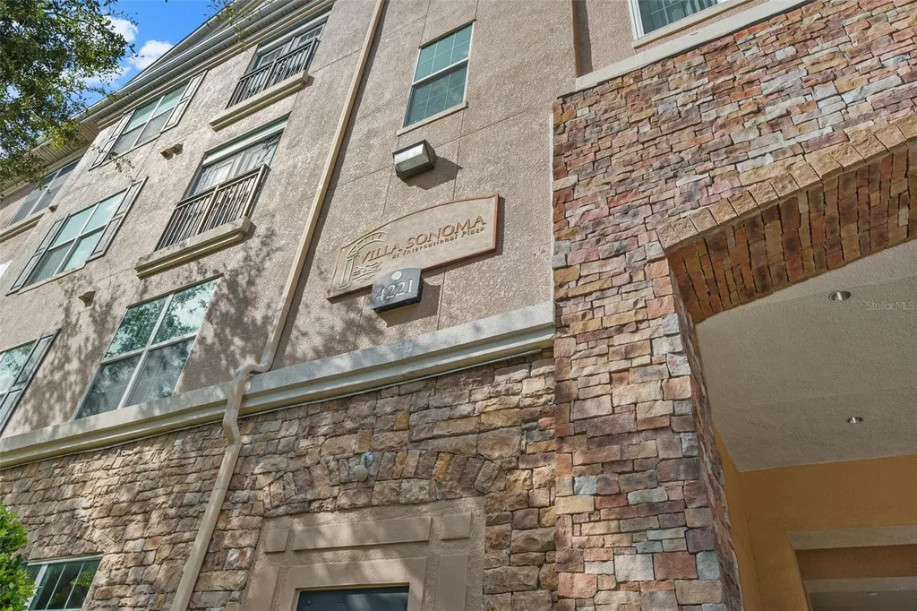 4221 W Spruce Street Tampa FL 33607