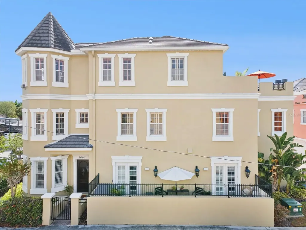 2402 Victoria Gardens Lane Tampa FL 33609