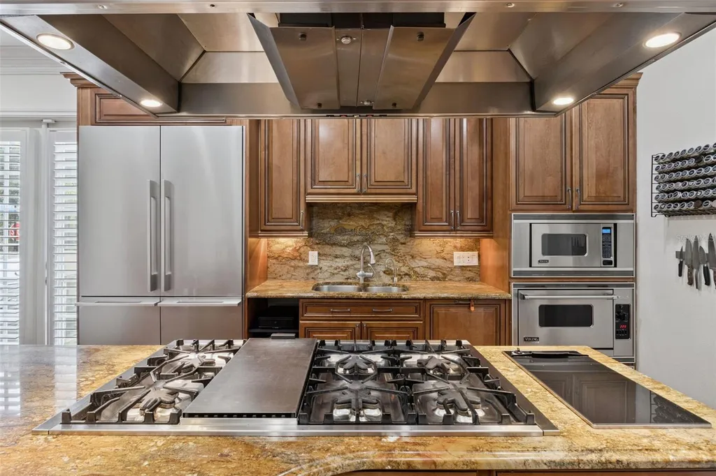 2402 Victoria Gardens Lane Tampa FL 33609