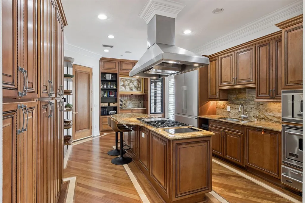 2402 Victoria Gardens Lane Tampa FL 33609