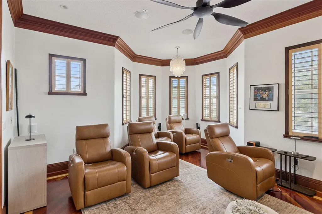 2402 Victoria Gardens Lane Tampa FL 33609
