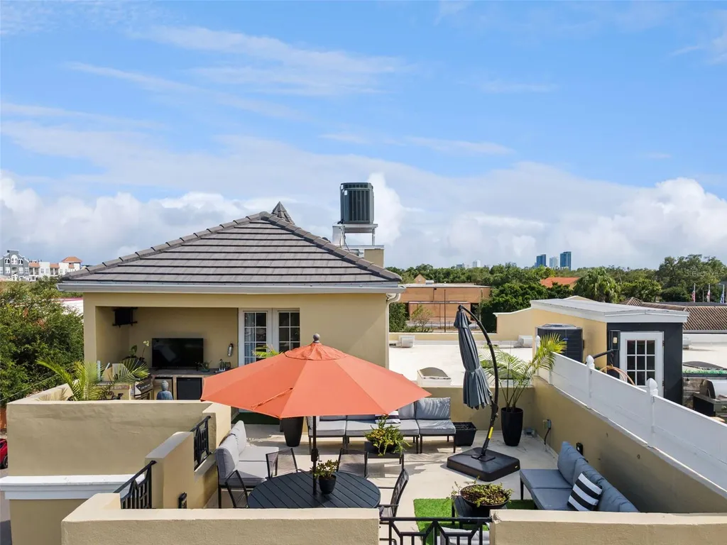 2402 Victoria Gardens Lane Tampa FL 33609