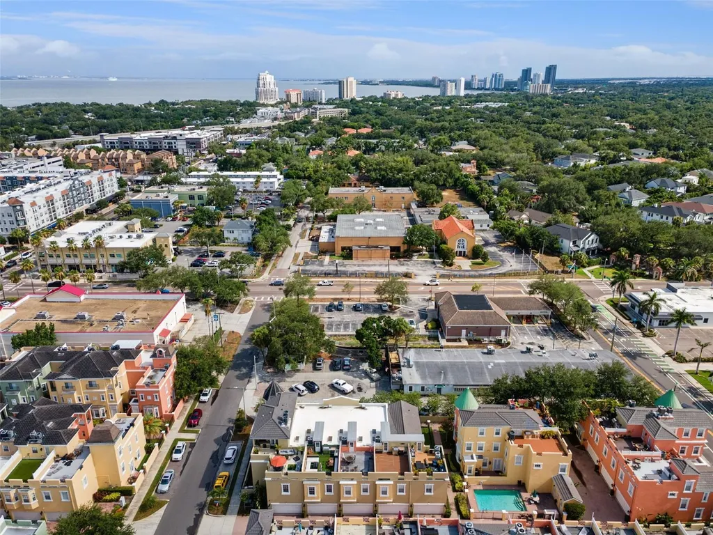 2402 Victoria Gardens Lane Tampa FL 33609