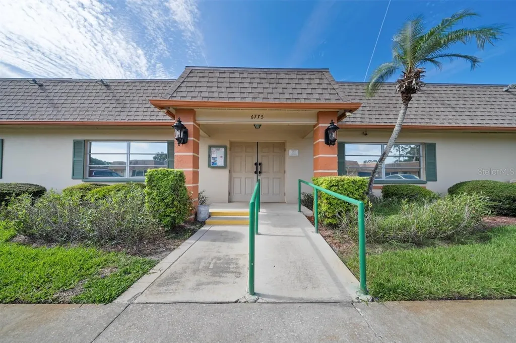8235 Burgundy Drive N Pinellas Park FL 33781